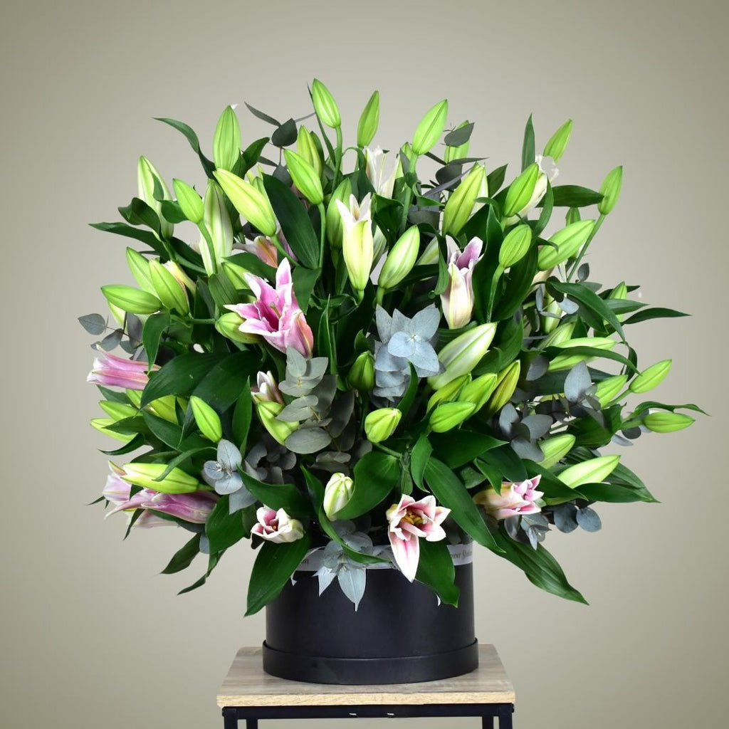 Luxury pink lily flower hatbox arrangement for delivery in Kuwait