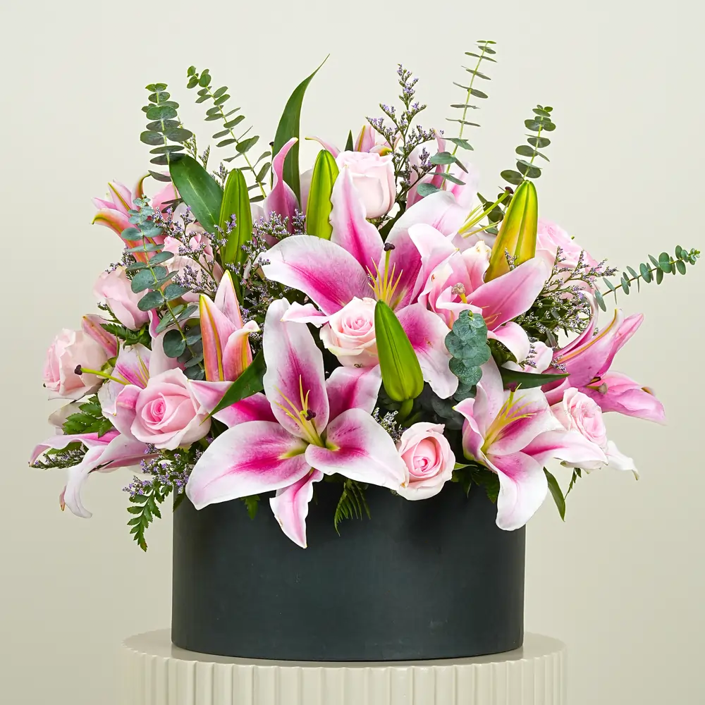 Pink lily and rose hatbox arrangement by Buy Flower Box, elegant flower delivery in Kuwait